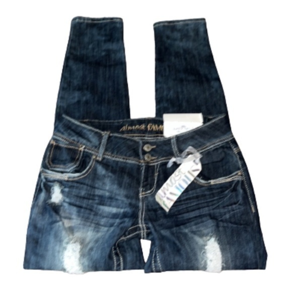 Almost Famous denim distressed skinny jeans NWT size 9